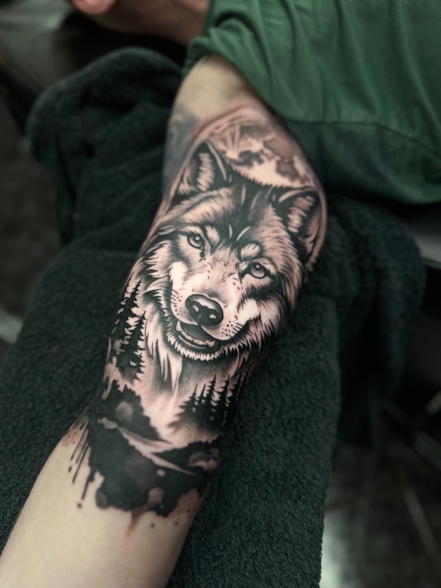 Black & grey wolf tattoo by Steve Evans at Mantra 2